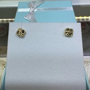 Elegant 14kT Gold small Clover Stud Earrings